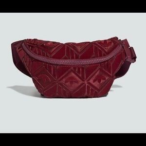 Adidas Women's Originals WAIST BAG H06707 Color Burgundy